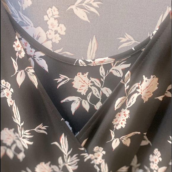 White House Black Market Floral Skort Romper XL Like new! - Picture 6 of 7